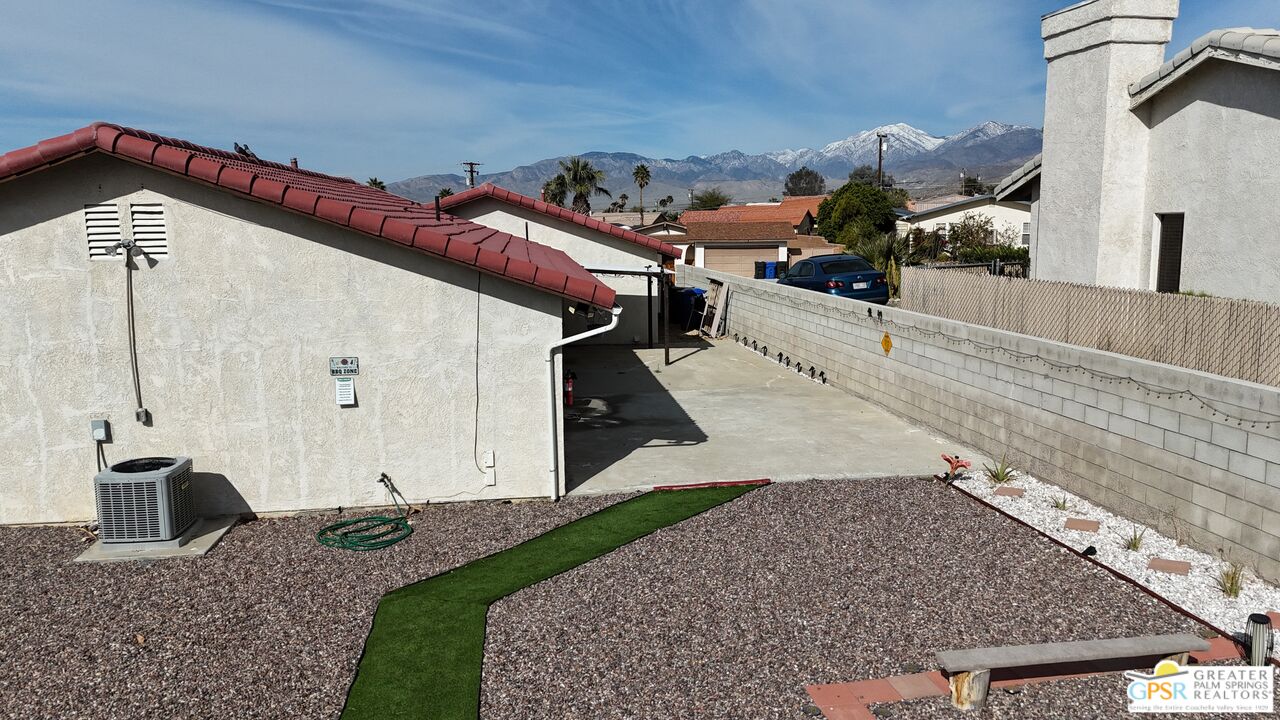 9888 Valencia Dr