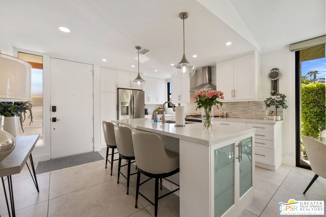 1095 S La Verne Way
