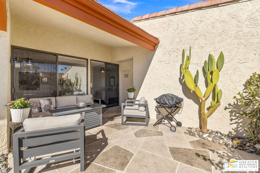 1095 S La Verne Way