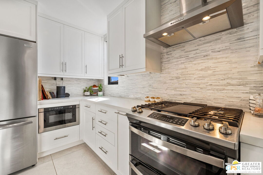 1095 S La Verne Way
