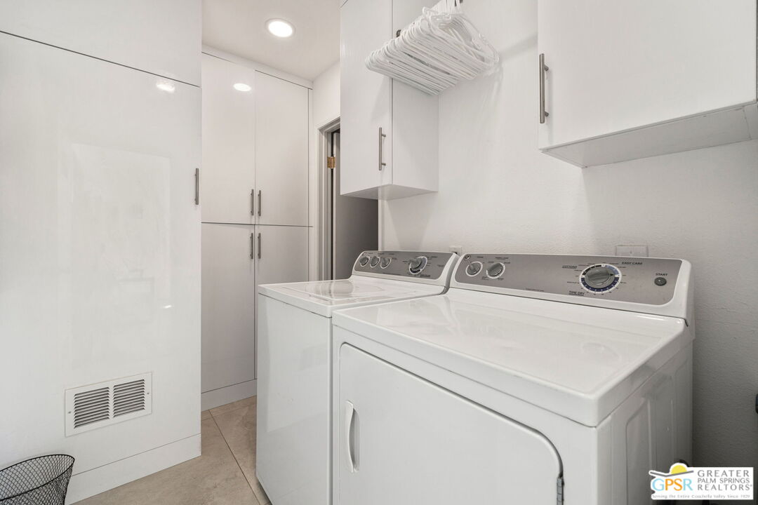 1095 S La Verne Way