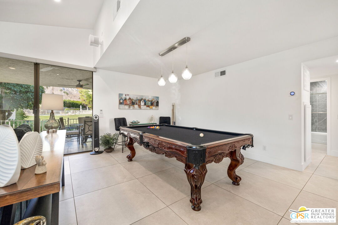 1095 S La Verne Way