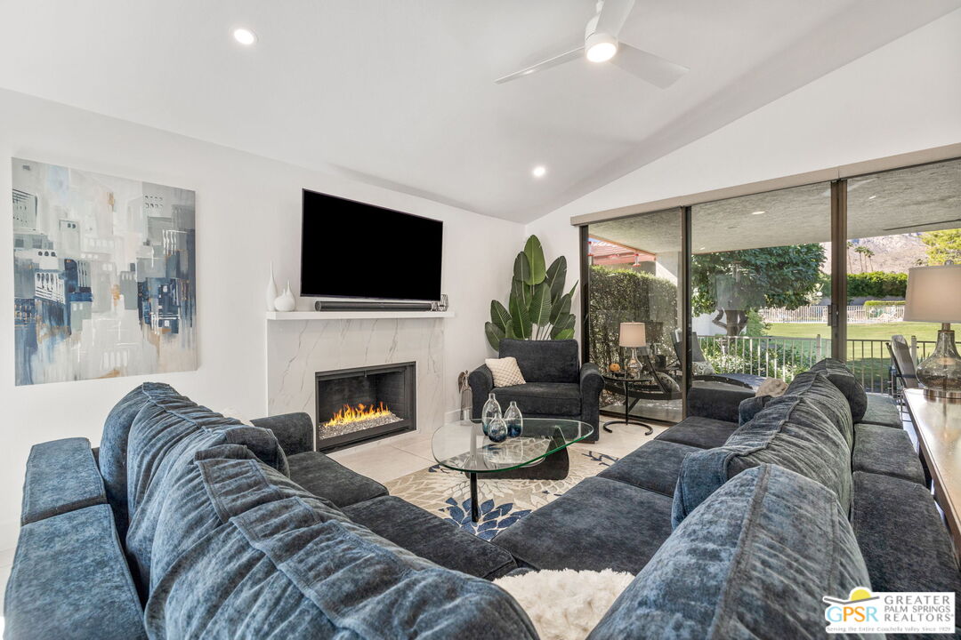 1095 S La Verne Way