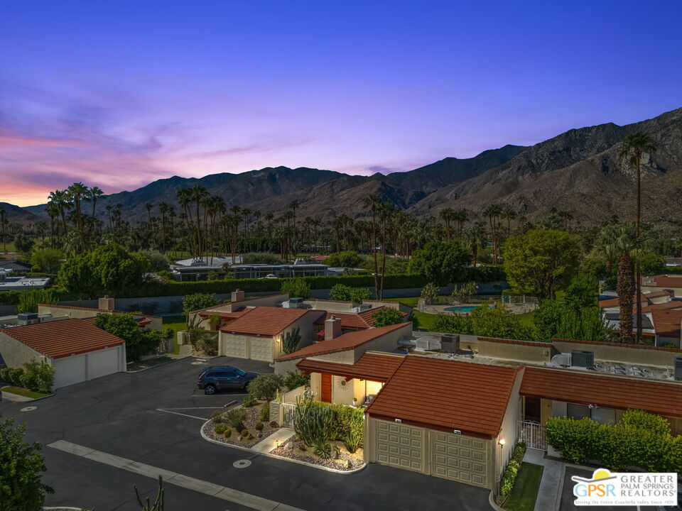 1095 S La Verne Way