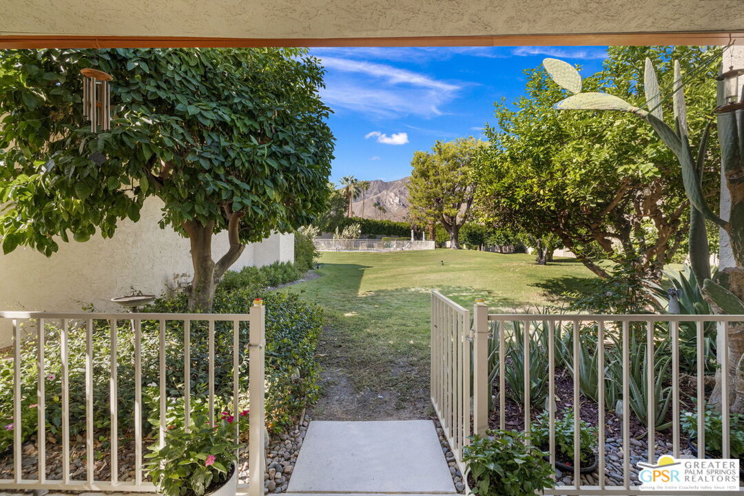 1095 S La Verne Way