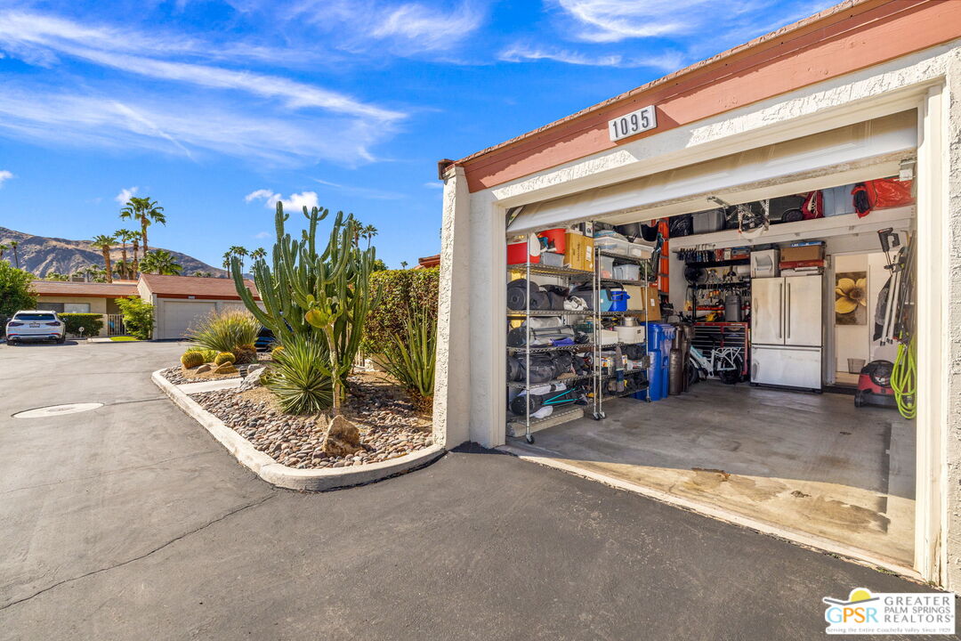 1095 S La Verne Way