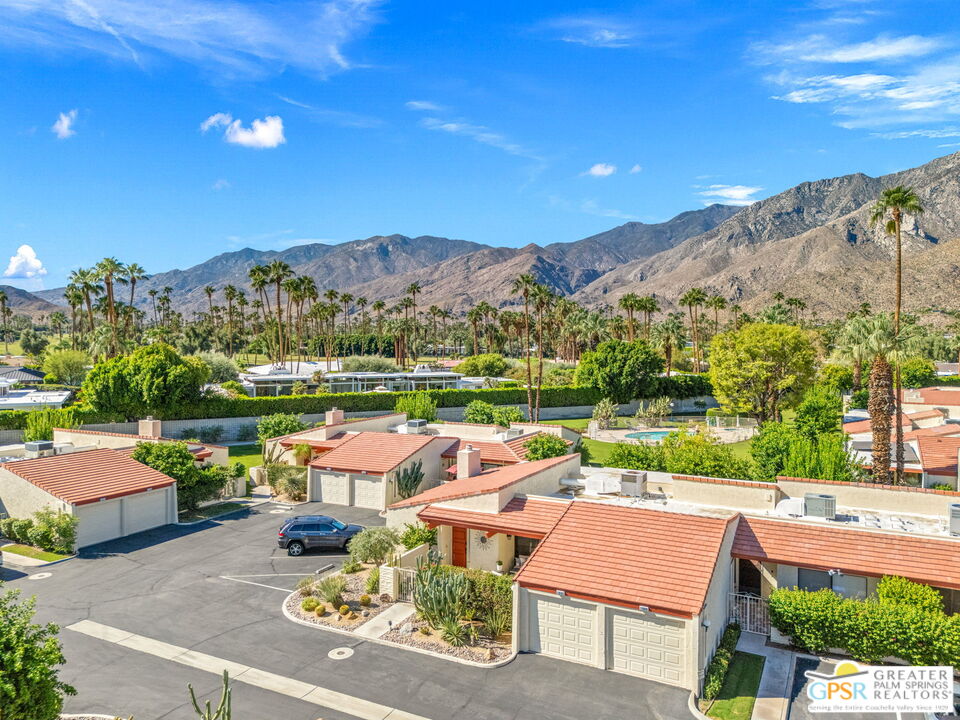 1095 S La Verne Way