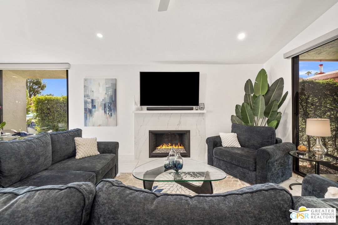 1095 S La Verne Way