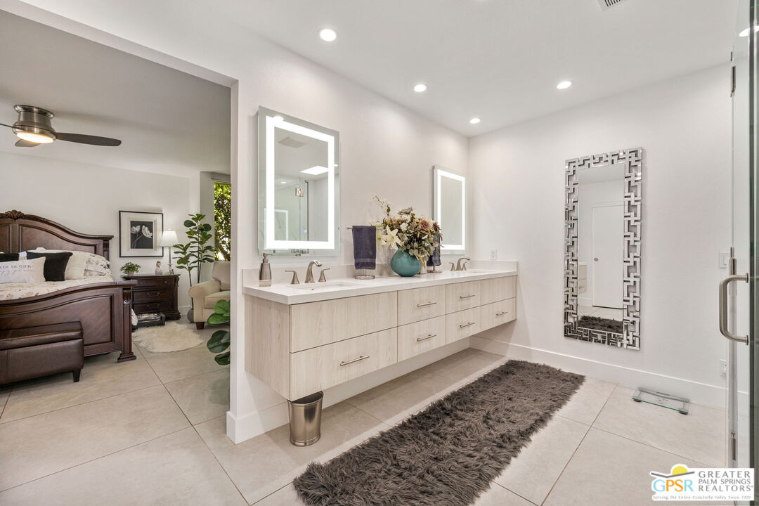 1095 S La Verne Way