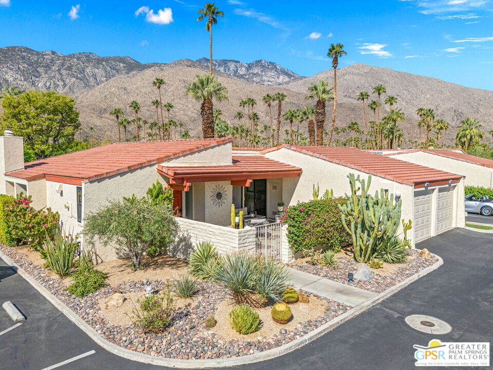1095 S La Verne Way