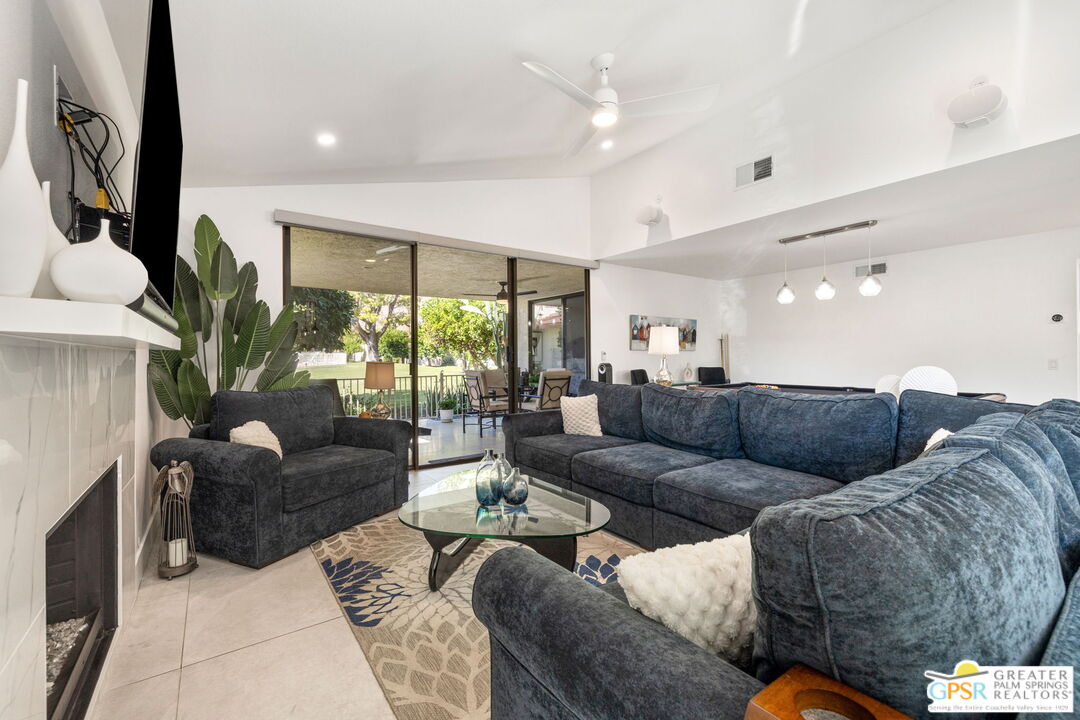 1095 S La Verne Way