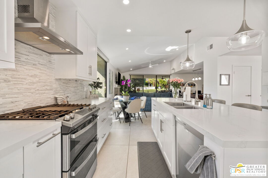 1095 S La Verne Way