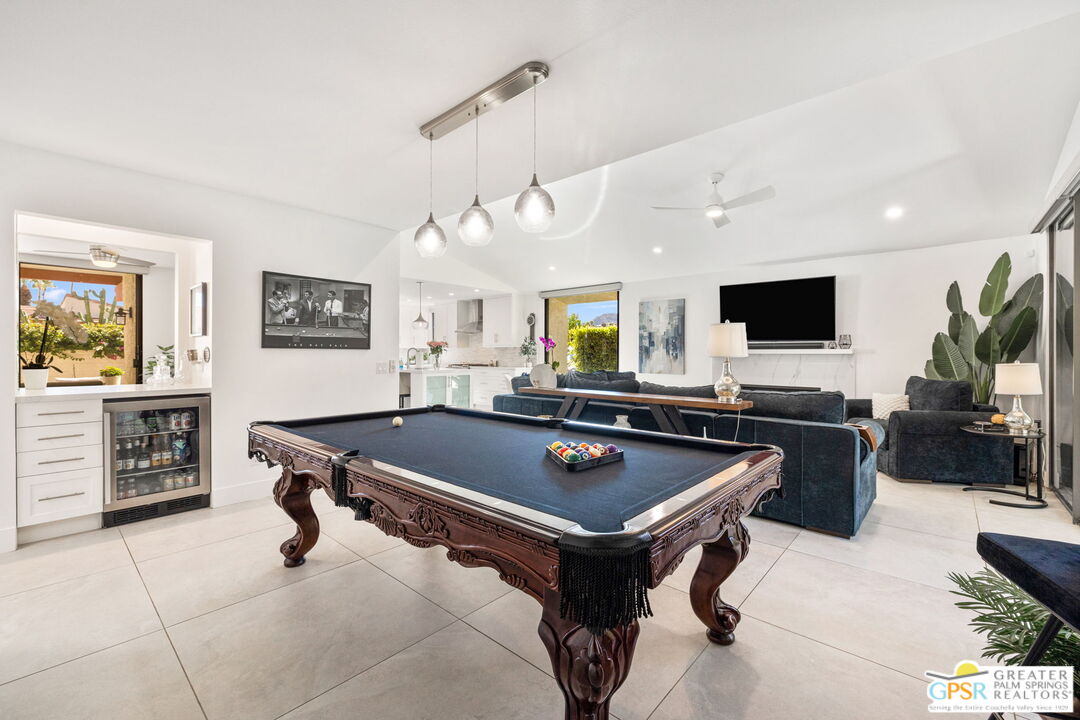 1095 S La Verne Way