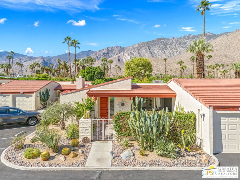 1095 S La Verne Way