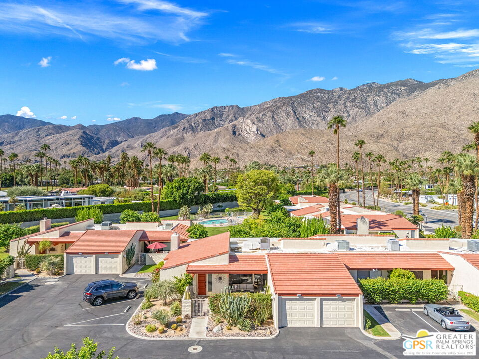 1095 S La Verne Way
