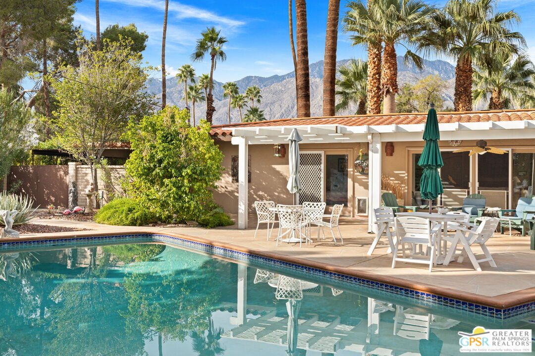 344 N Sunset Way