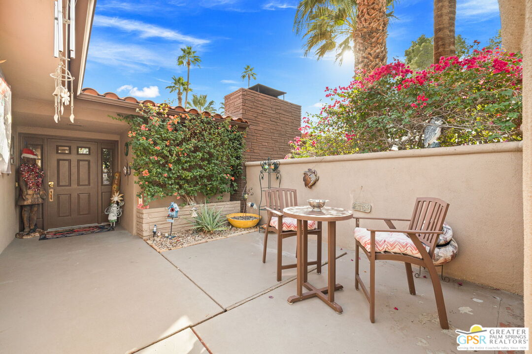 344 N Sunset Way
