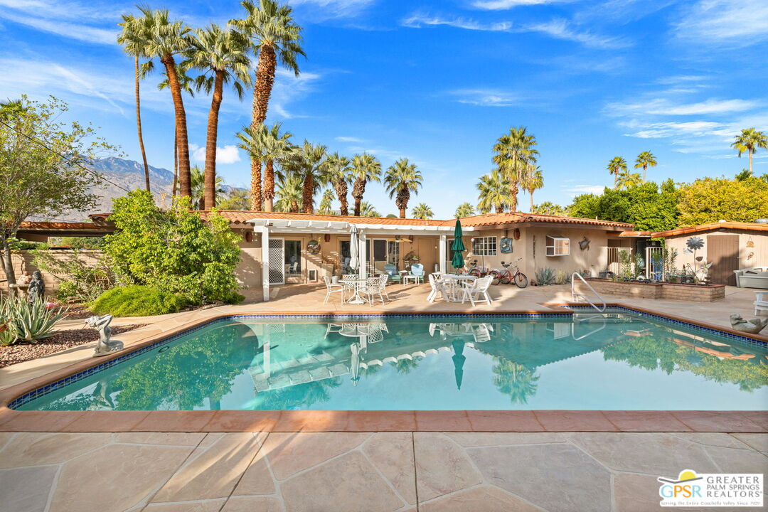 344 N Sunset Way
