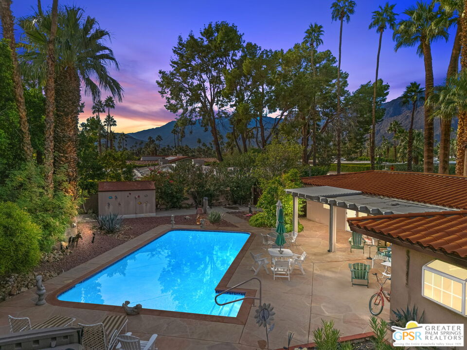 344 N Sunset Way