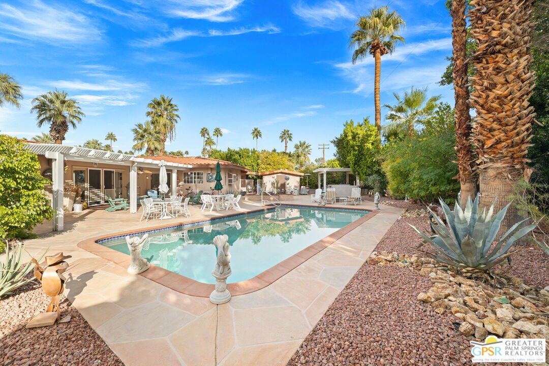 344 N Sunset Way