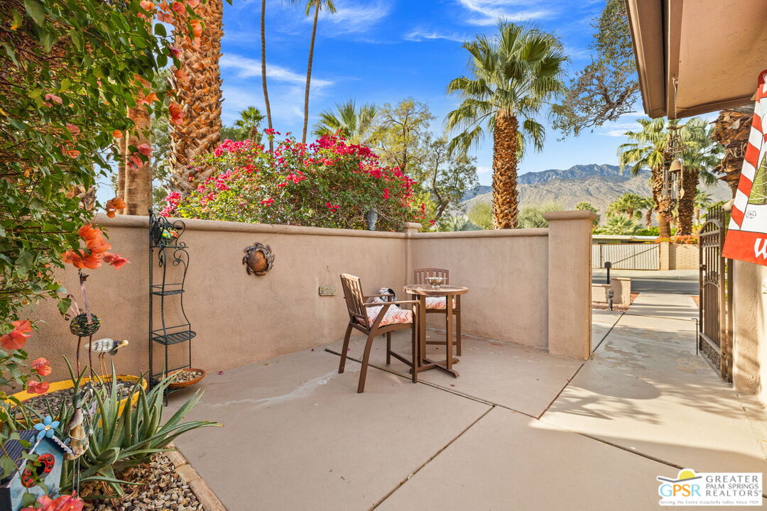 344 N Sunset Way