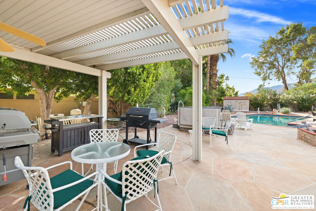 344 N Sunset Way
