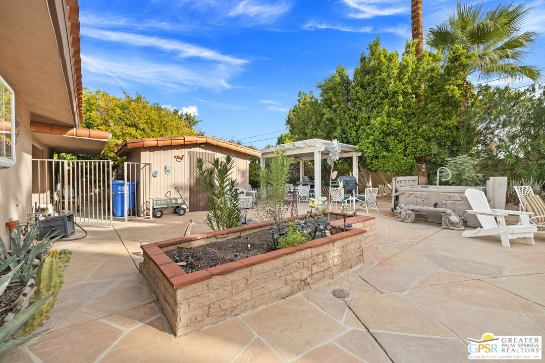 344 N Sunset Way