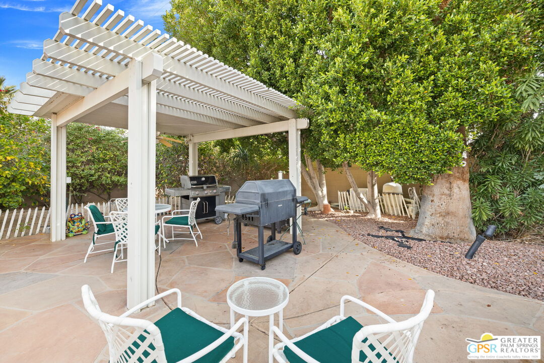 344 N Sunset Way
