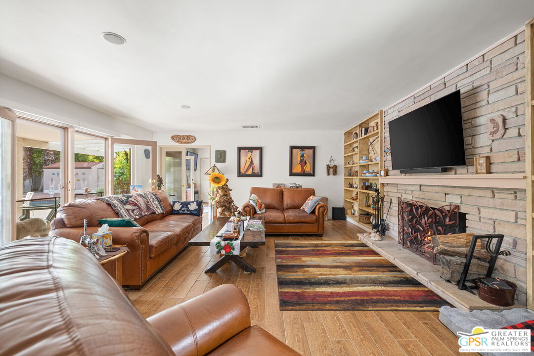 344 N Sunset Way