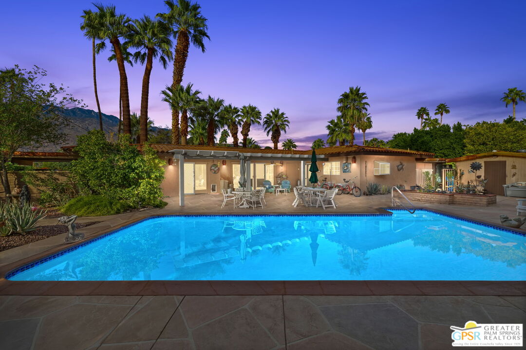 344 N Sunset Way