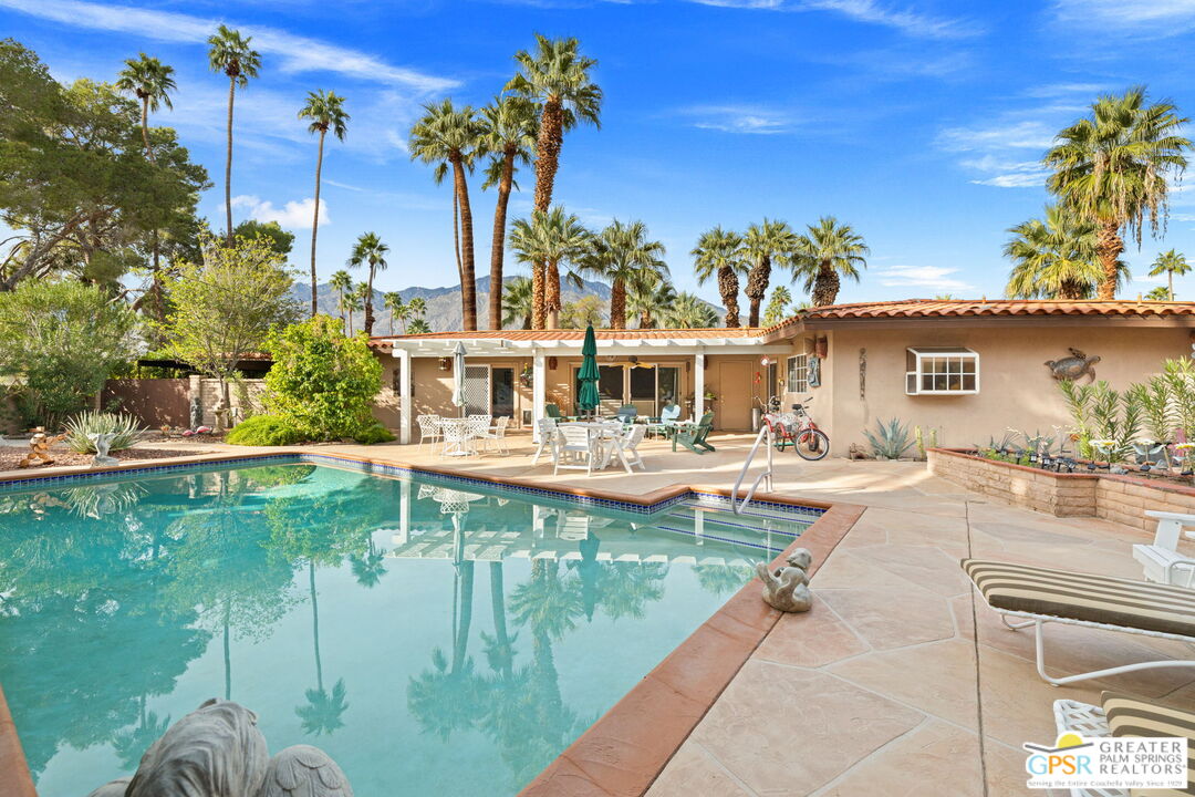 344 N Sunset Way