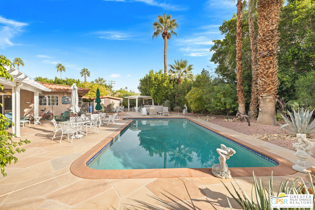 344 N Sunset Way