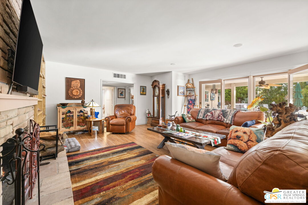 344 N Sunset Way