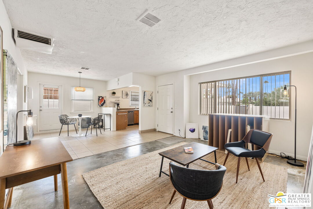 543 N Paseo De Anza