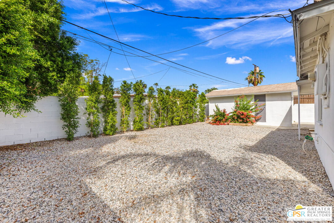543 N Paseo De Anza