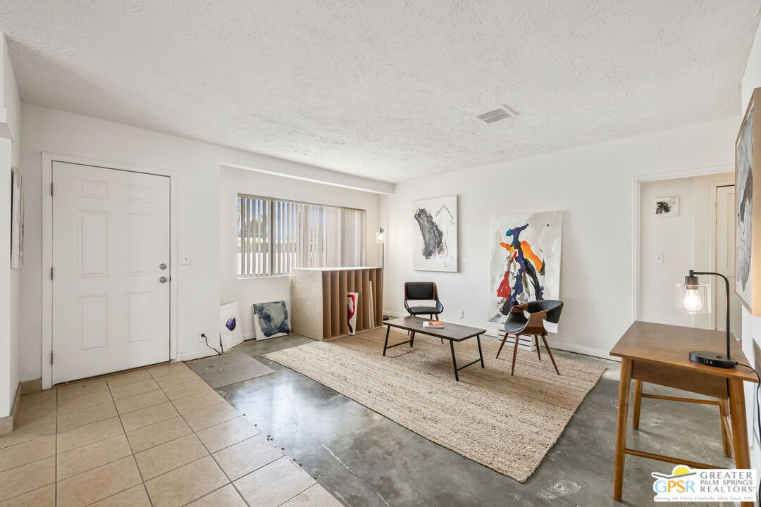 543 N Paseo De Anza
