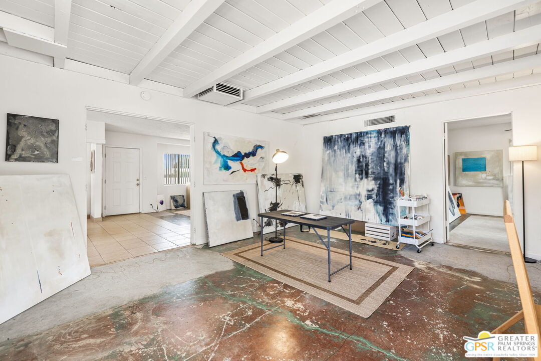 543 N Paseo De Anza