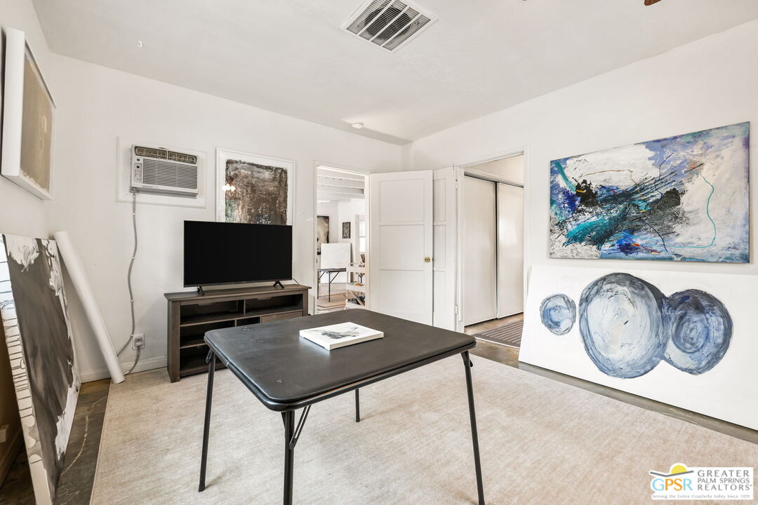543 N Paseo De Anza
