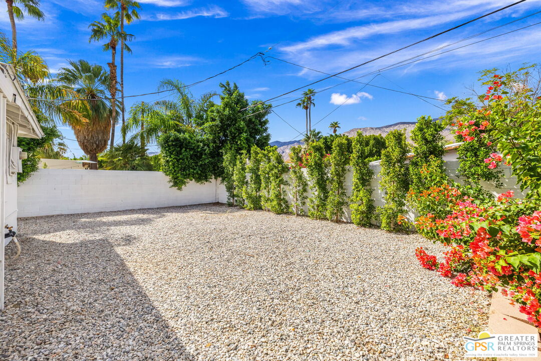 543 N Paseo De Anza