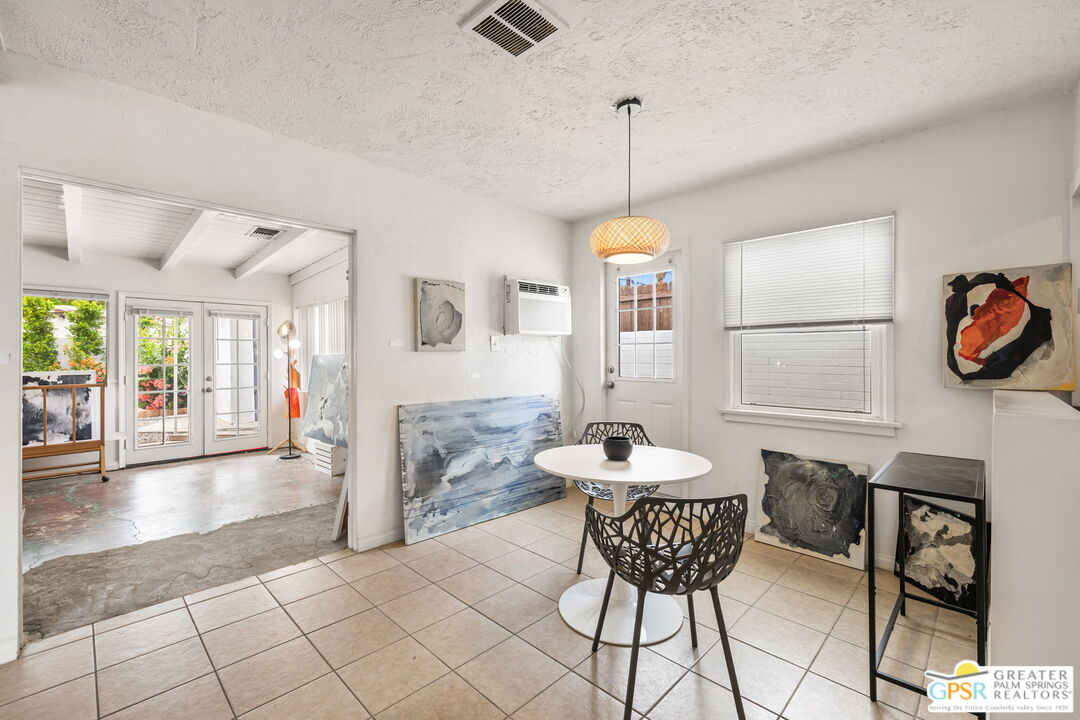 543 N Paseo De Anza