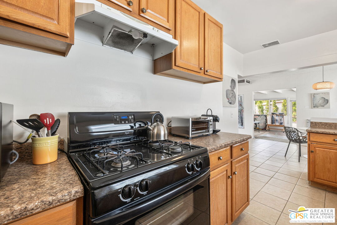 543 N Paseo De Anza