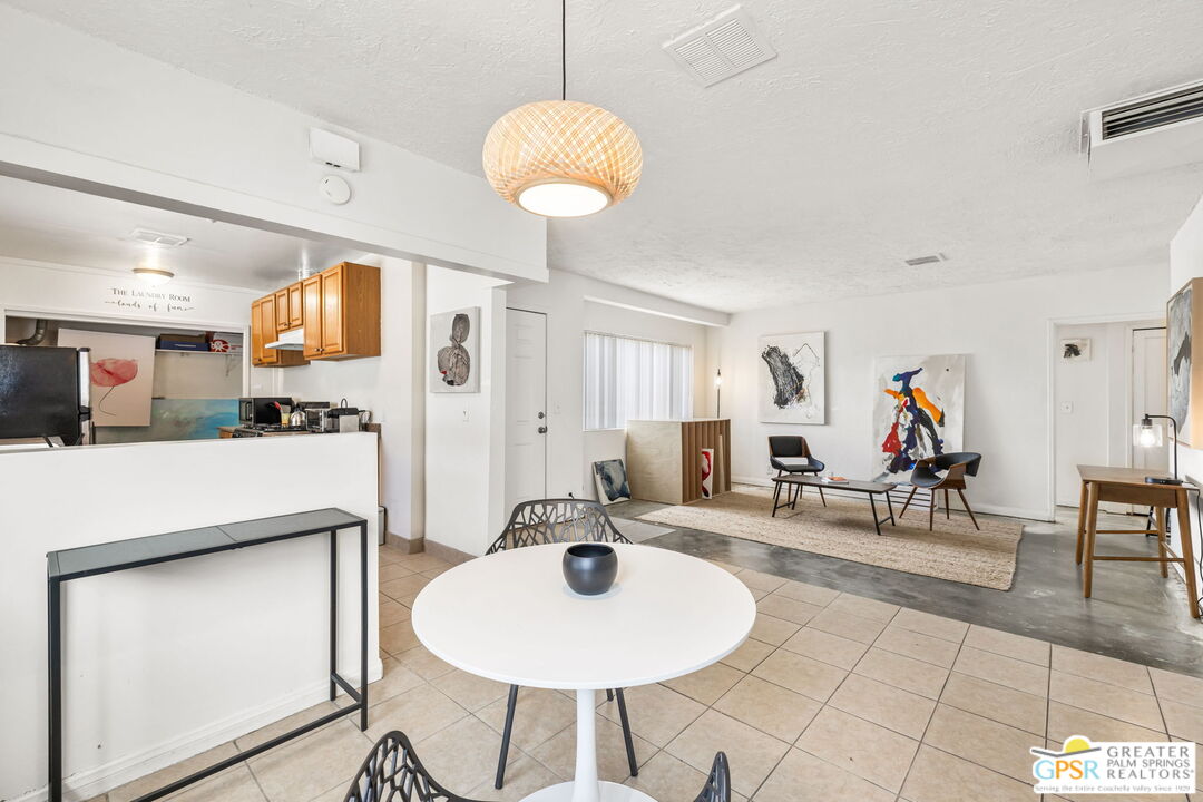 543 N Paseo De Anza