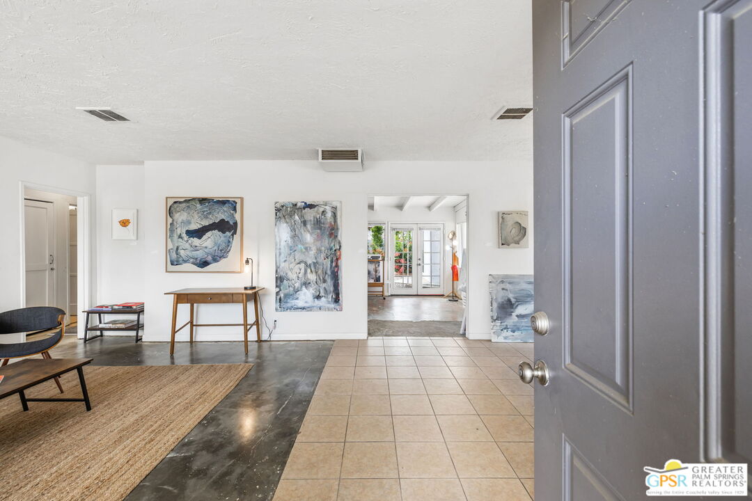 543 N Paseo De Anza
