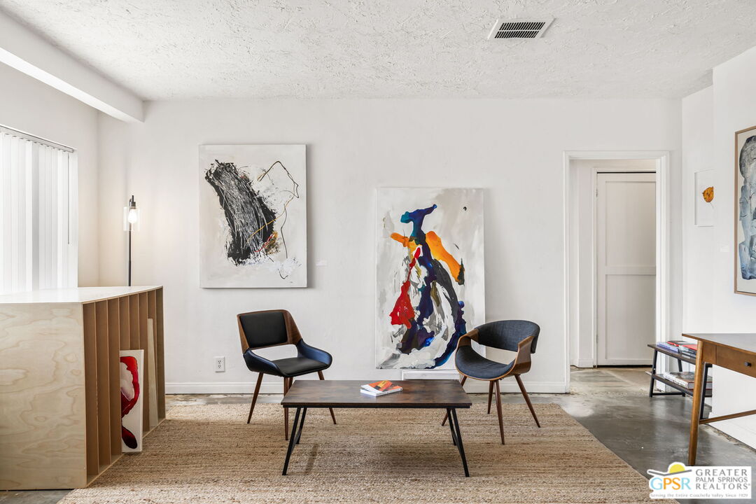 543 N Paseo De Anza