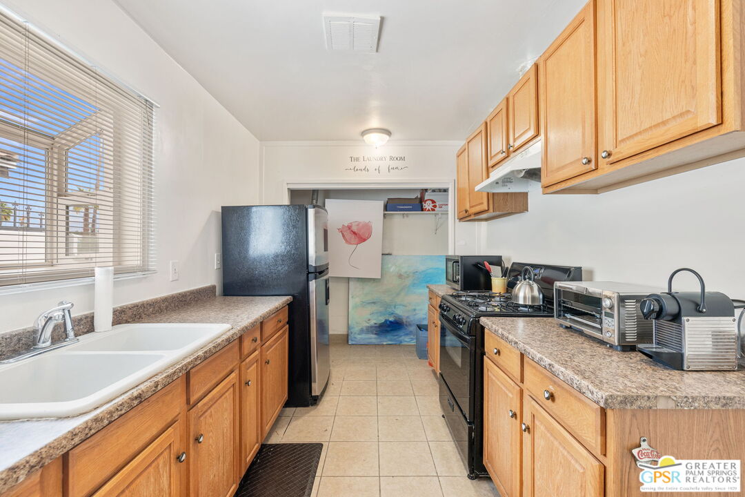 543 N Paseo De Anza