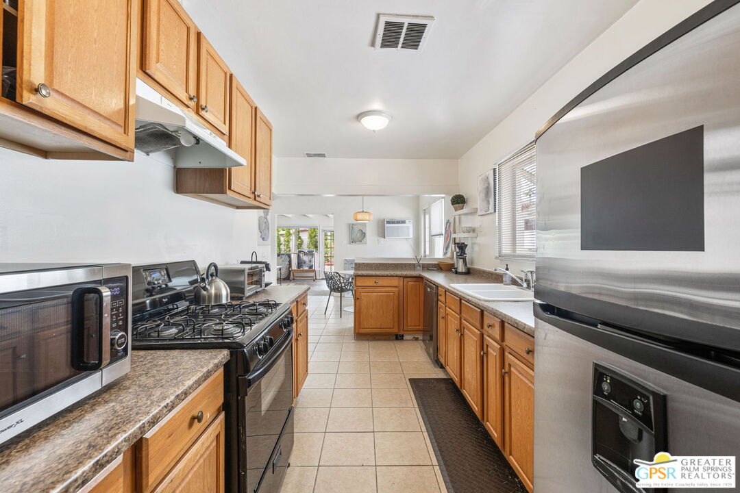 543 N Paseo De Anza