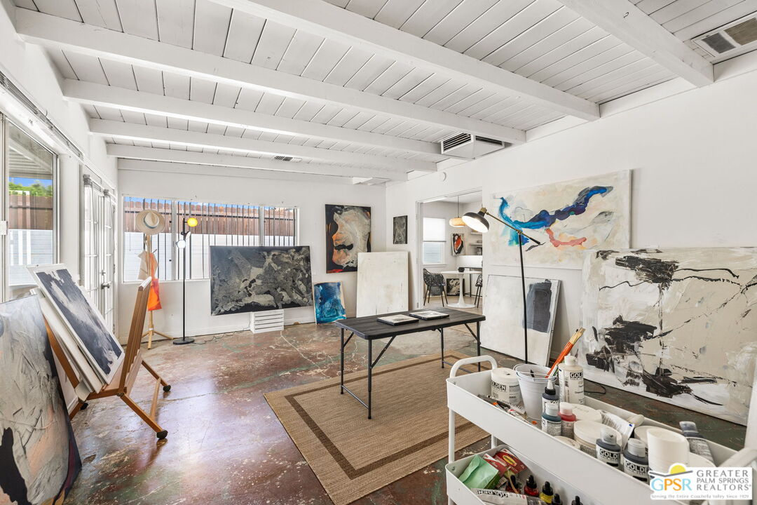 543 N Paseo De Anza