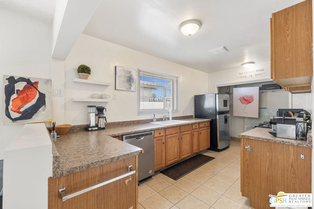 543 N Paseo De Anza
