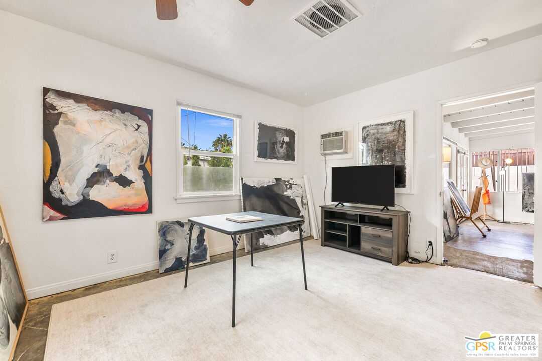 543 N Paseo De Anza
