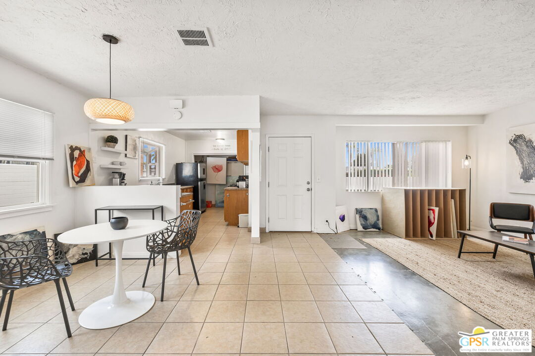 543 N Paseo De Anza